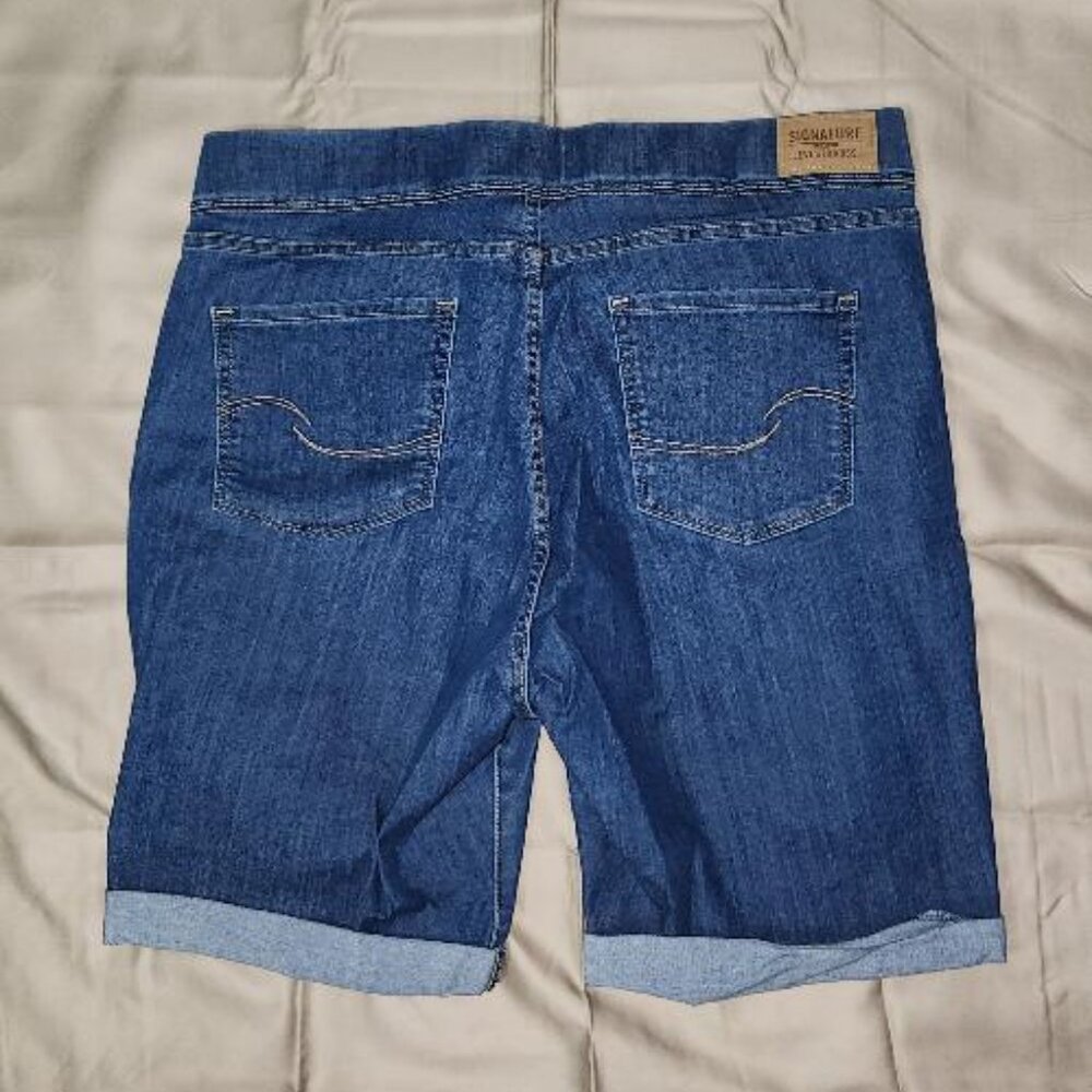 Levi's Women Bermuda Shorts 18 - Picture 2 of 5